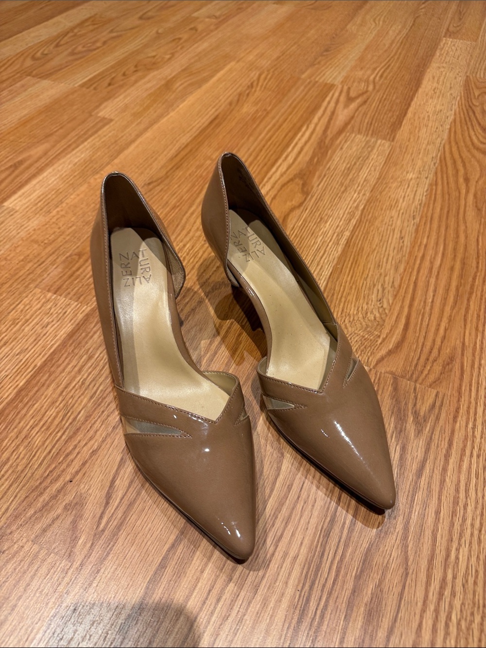 Naturalizer taupe patent leather pointed-toe pumps